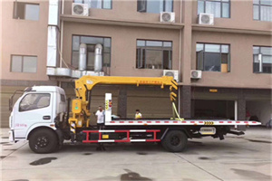 沅陵附近汽车轮胎更换